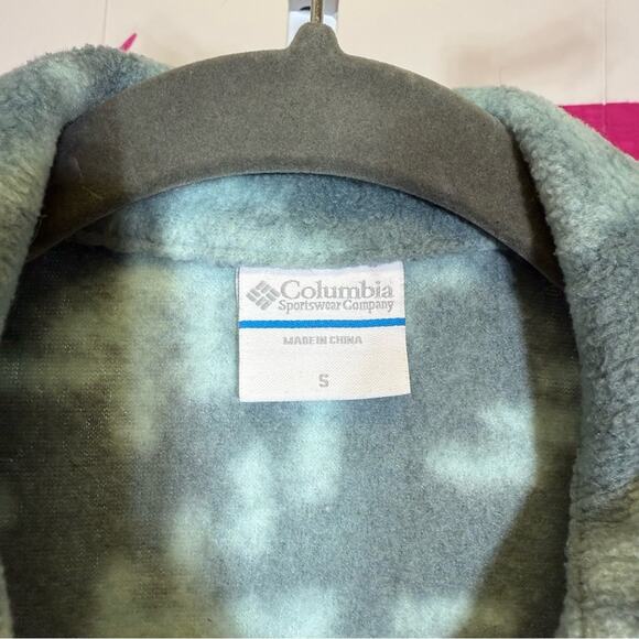 Columbia, Blue Patterned Fleece Vest. Size Small. Good used condition! - Picture 4 of 6
